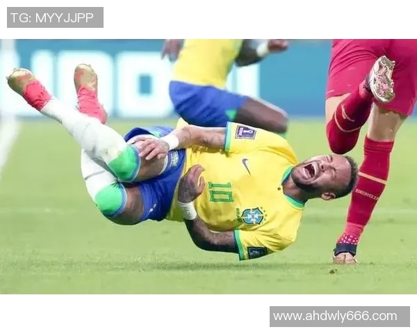 足球明星因脚踝骨折重返赛场的励志故事与康复之路