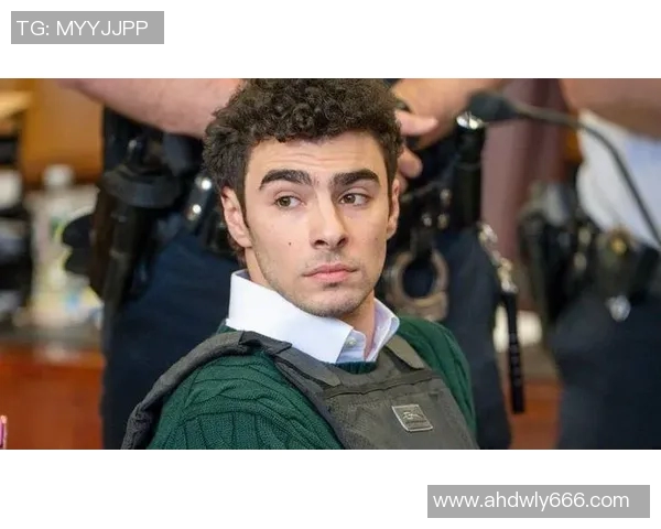 黑人足球明星因涉嫌谋杀引发社会热议与舆论风暴