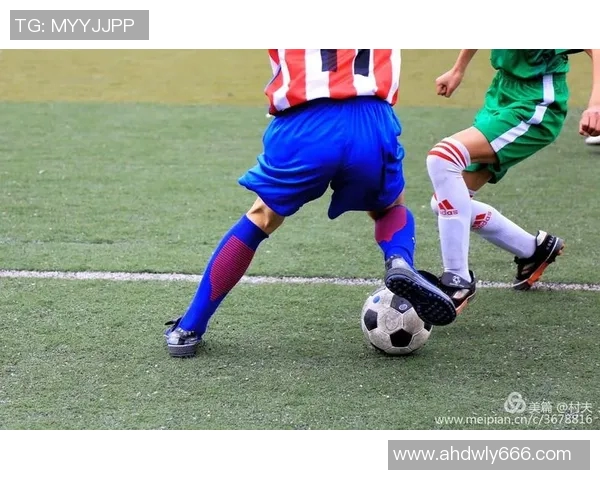 在荣耀与泪水交织的绿茵场上笑中带泪的足球明星们